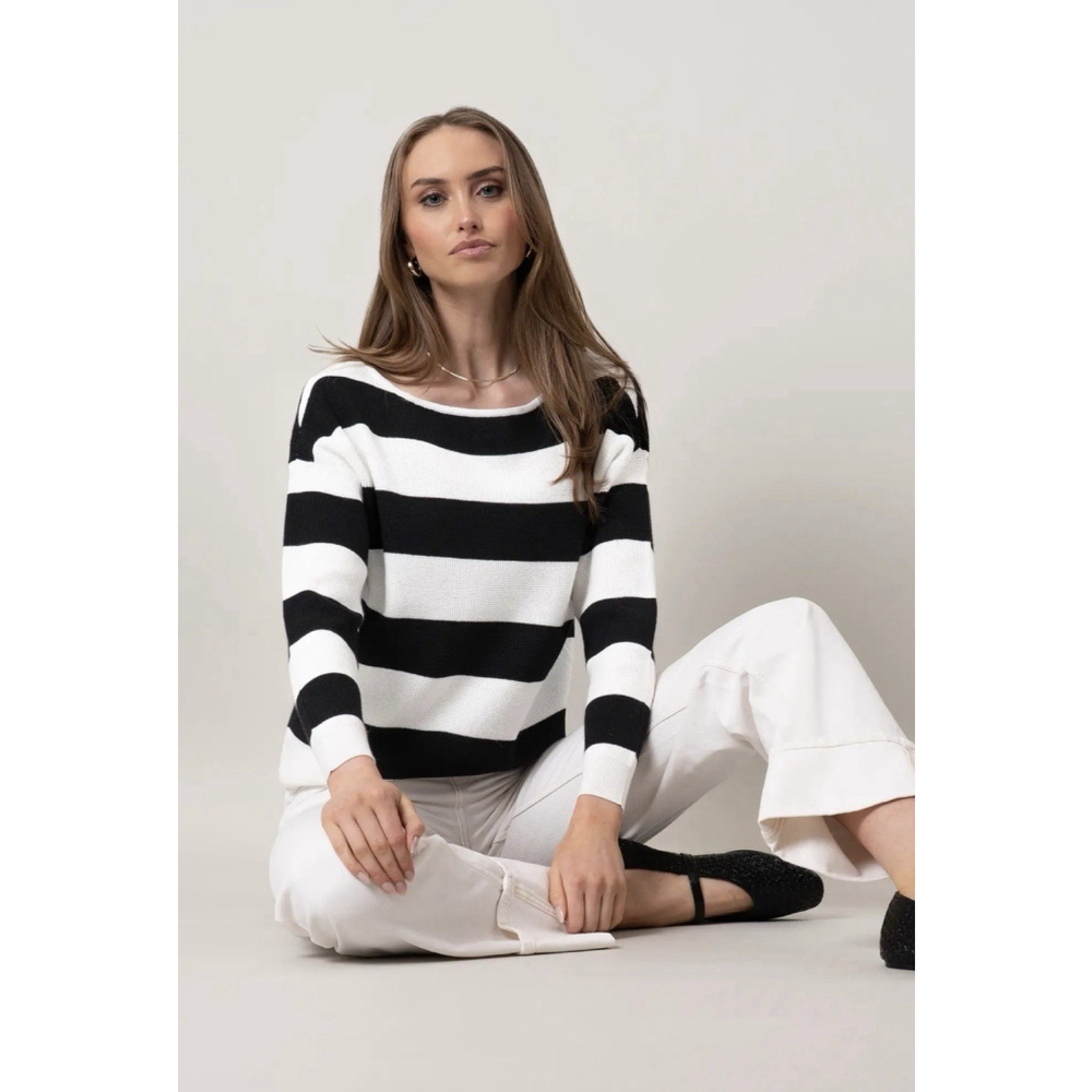 Cyrus Women’s XS Black White Striped Long Sleeve Sweater